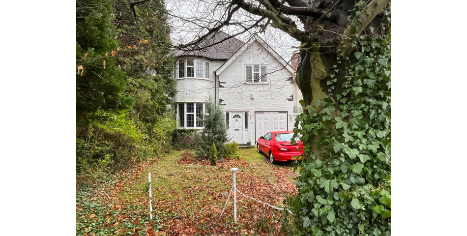 FOUR BEDROOM DETACHED HOUSE IN NEED OF MODERNISATION
