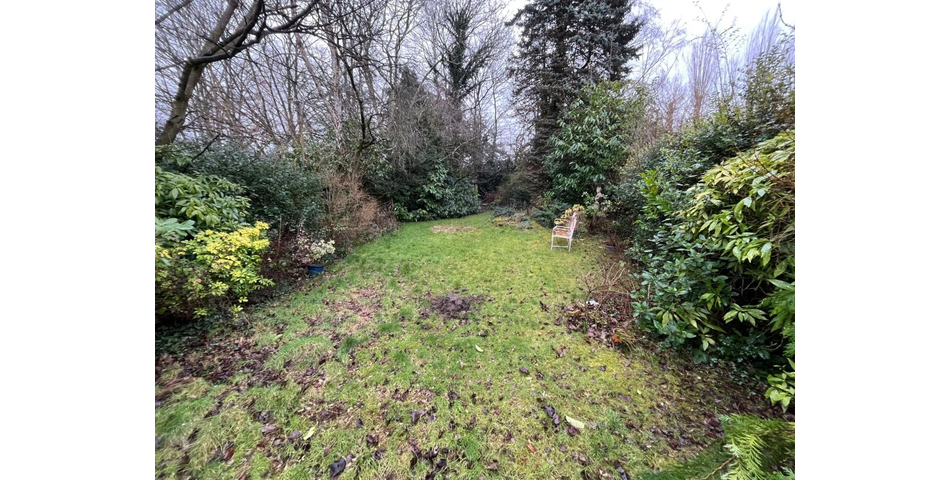 FOUR BEDROOM DETACHED HOUSE IN NEED OF MODERNISATION