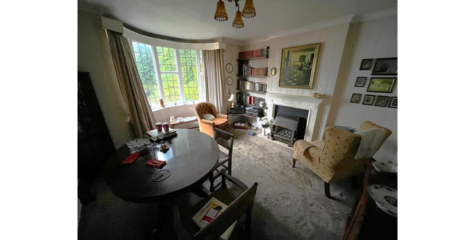 FOUR BEDROOM DETACHED HOUSE IN NEED OF MODERNISATION
