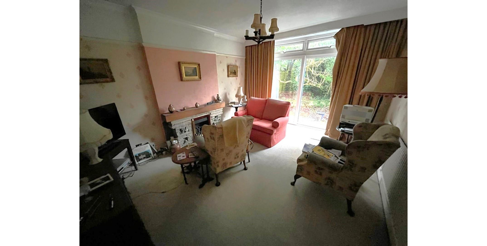 FOUR BEDROOM DETACHED HOUSE IN NEED OF MODERNISATION