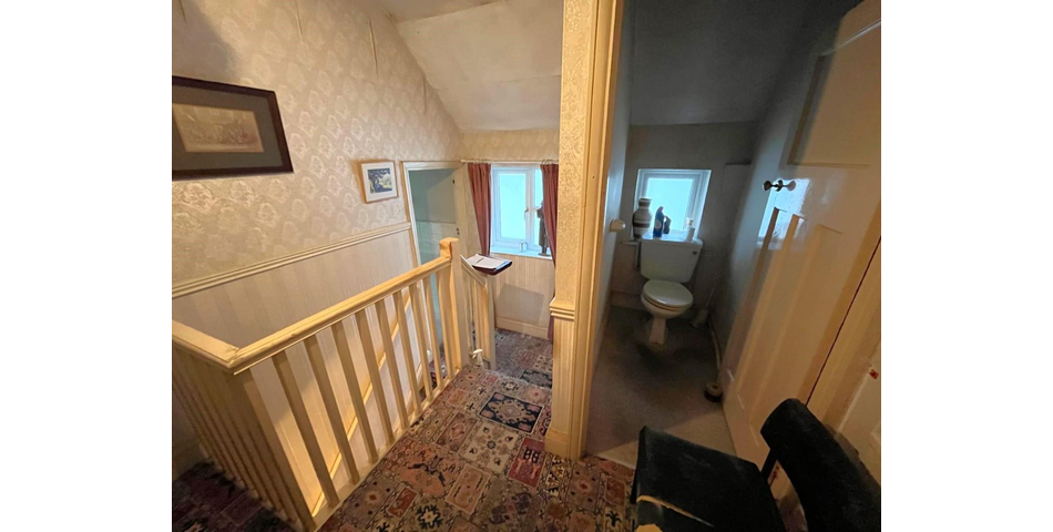 FOUR BEDROOM DETACHED HOUSE IN NEED OF MODERNISATION