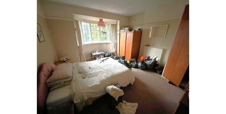FOUR BEDROOM DETACHED HOUSE IN NEED OF MODERNISATION