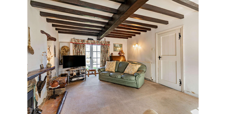 THREE BEDROOM DETACHED PROPERTY IN NEED OF MODERNISATION
