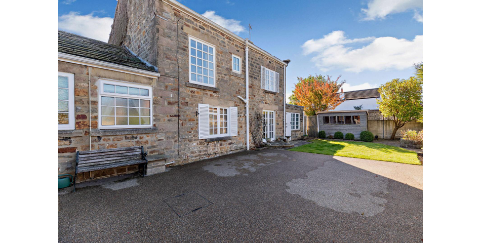 THREE BEDROOM DETACHED PROPERTY IN NEED OF MODERNISATION
