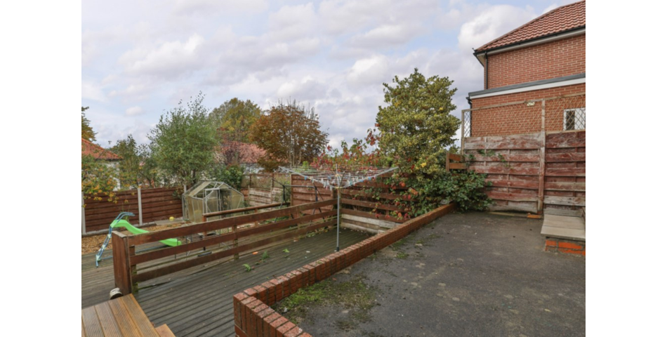 THREE BEDROOM SEMI-DETACHED PROPERTY
