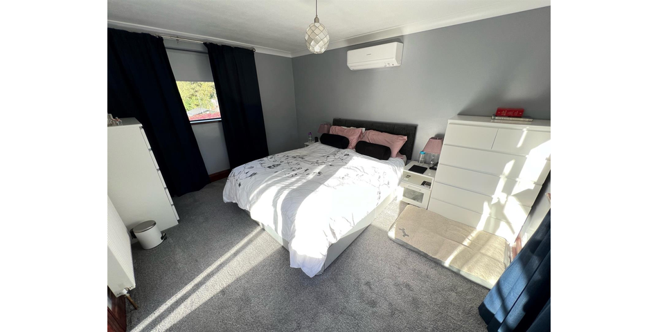 THREE BEDROOM LINK DETACHED PROPERTY