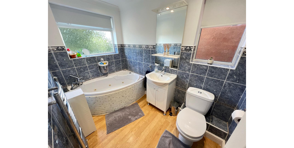 THREE BEDROOM LINK DETACHED PROPERTY