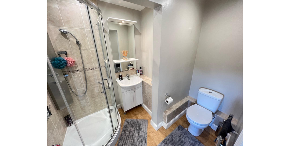 THREE BEDROOM LINK DETACHED PROPERTY