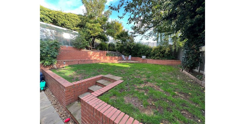 THREE BEDROOM LINK DETACHED PROPERTY