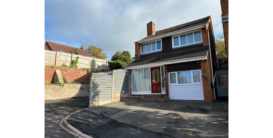 THREE BEDROOM LINK DETACHED PROPERTY