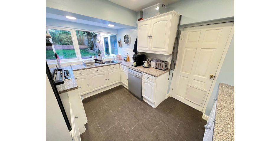 THREE BEDROOM LINK DETACHED PROPERTY