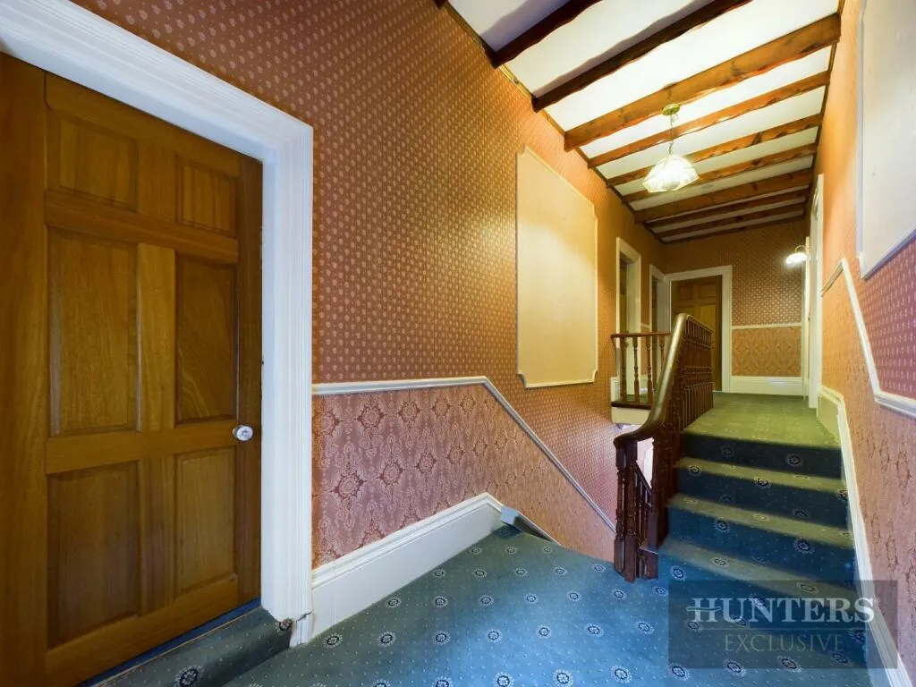 5 bed Detached