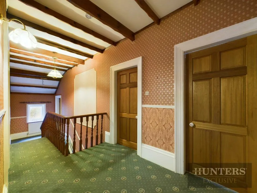 5 bed Detached