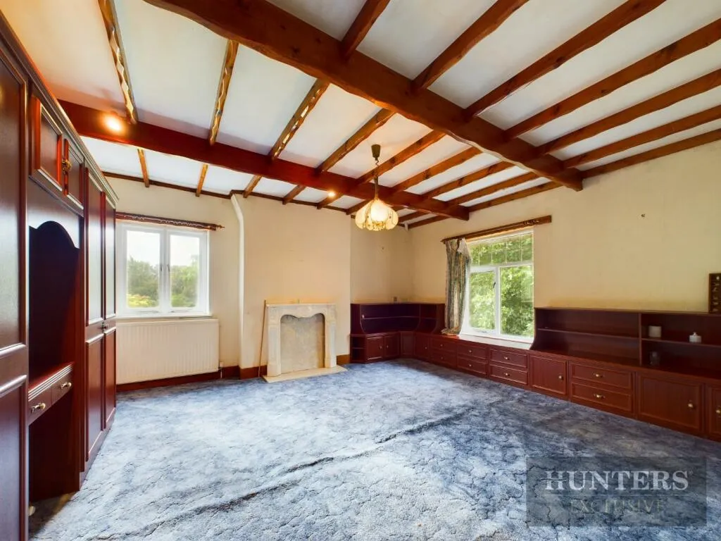 5 bed Detached