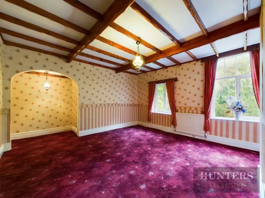5 bed Detached