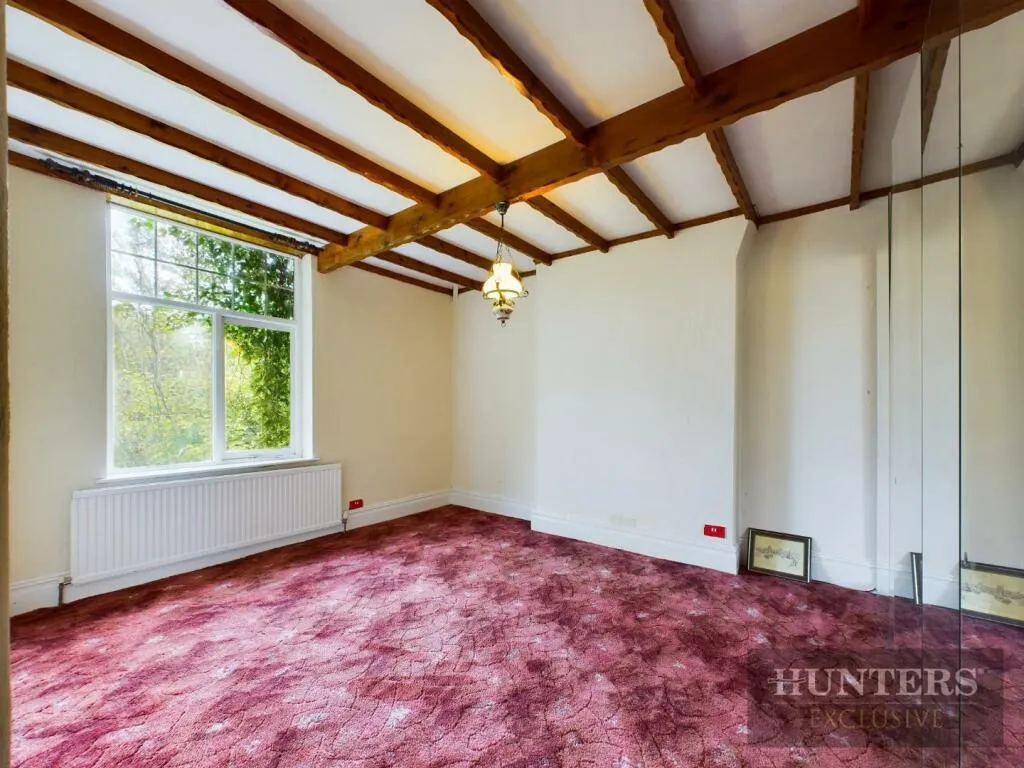5 bed Detached