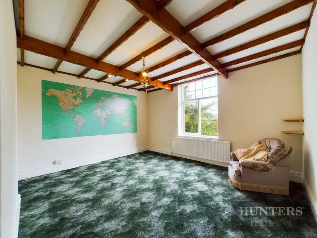 5 bed Detached