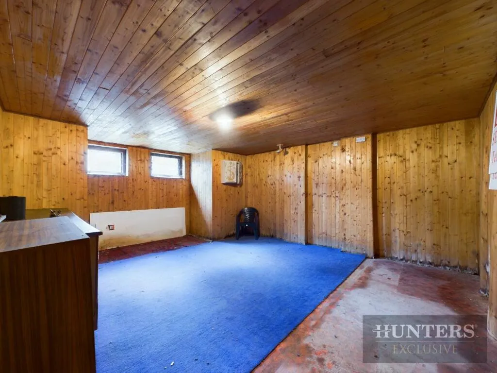 5 bed Detached