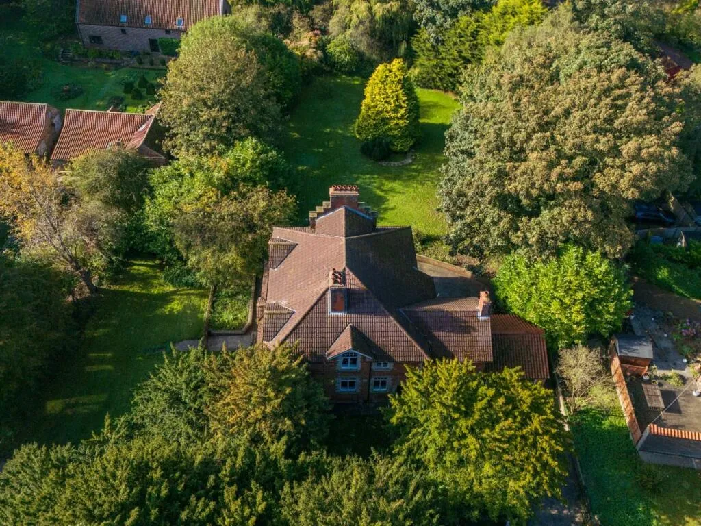 5 bed Detached