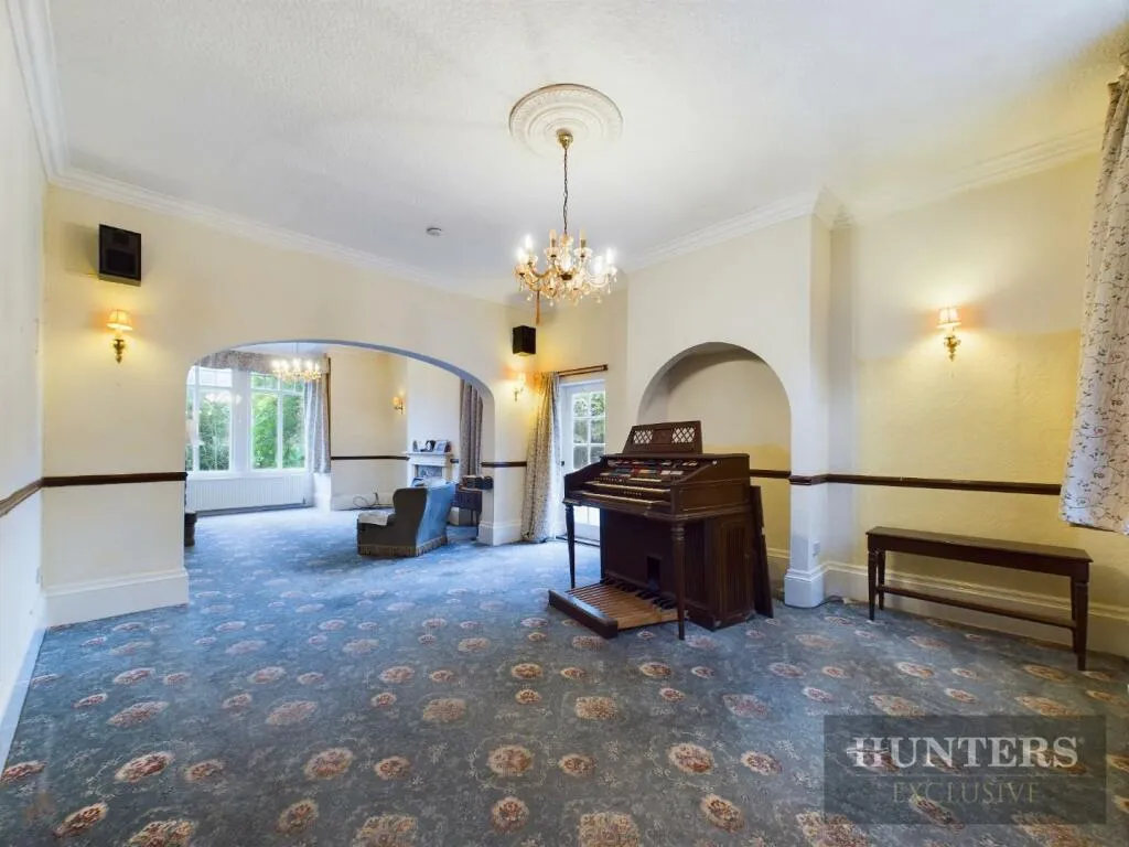 5 bed Detached