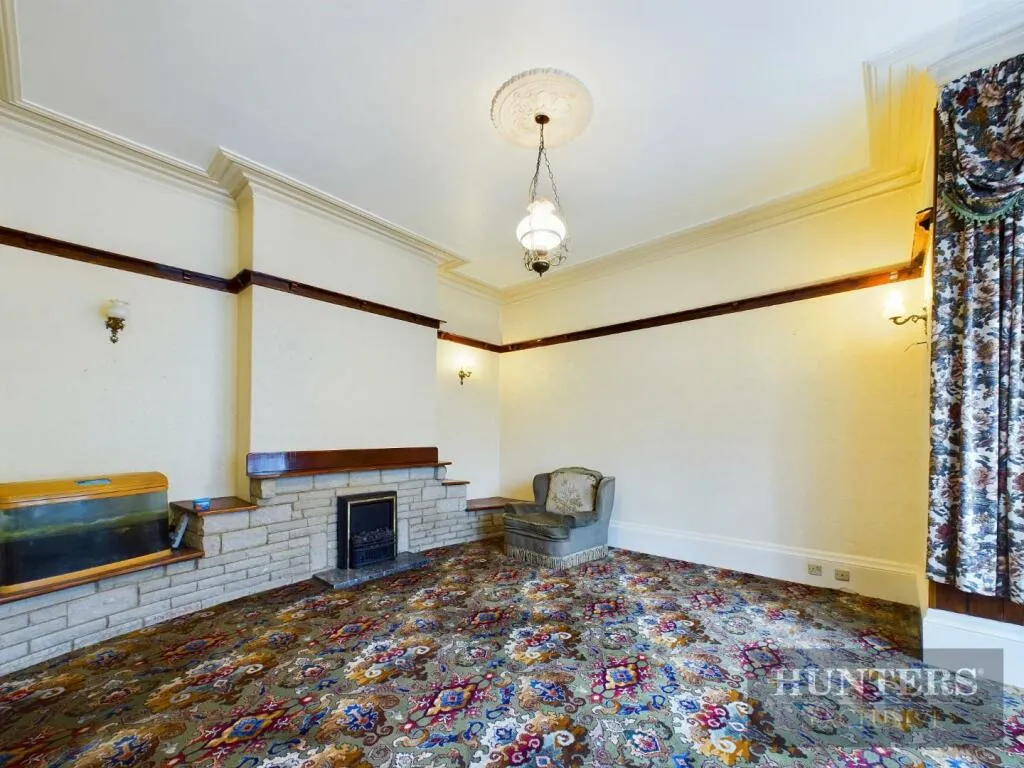 5 bed Detached
