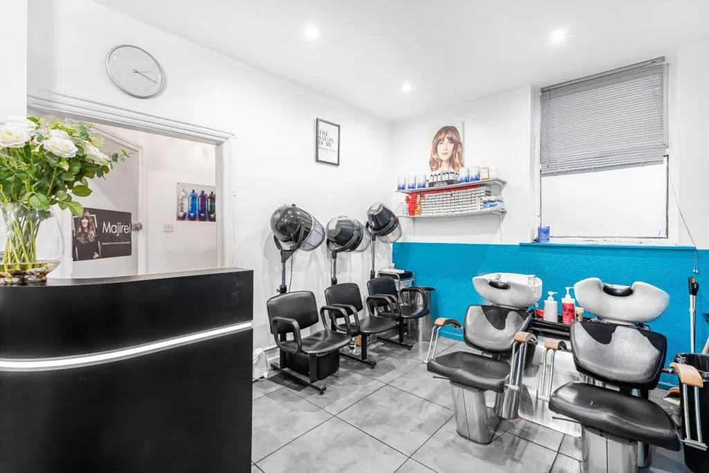 Hairdresser / Barber Shop