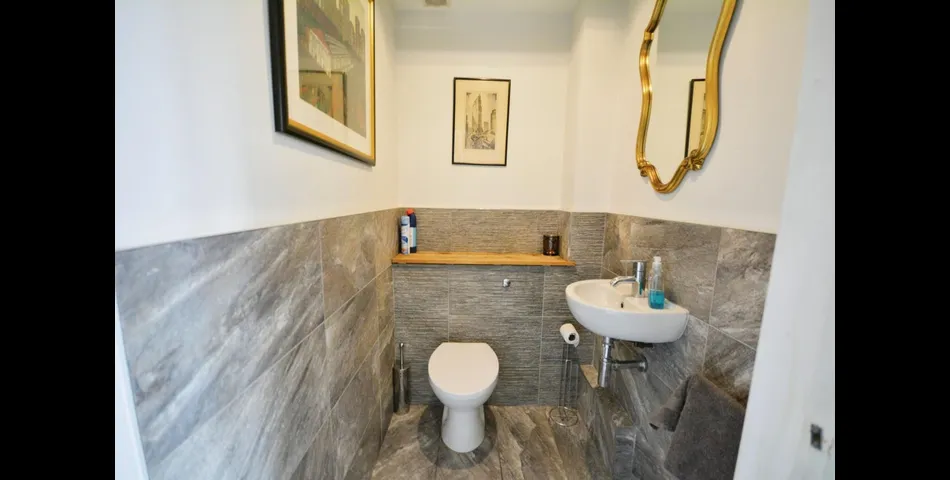SIX BEDROOM, FOUR BATHROOM DETACHED PROPERTY