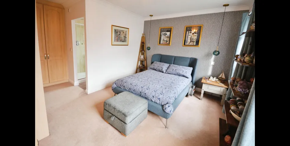 SIX BEDROOM, FOUR BATHROOM DETACHED PROPERTY