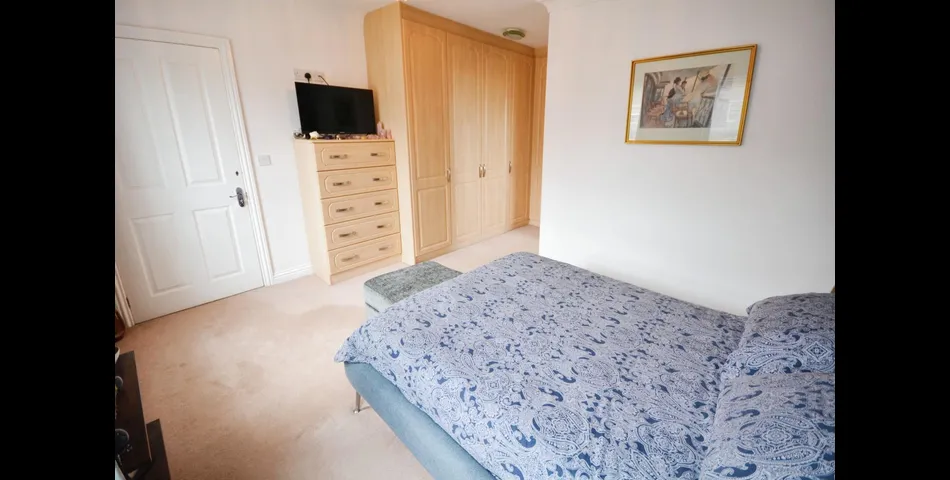 SIX BEDROOM, FOUR BATHROOM DETACHED PROPERTY