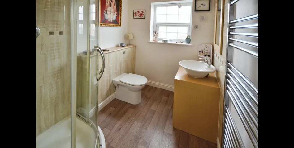 SIX BEDROOM, FOUR BATHROOM DETACHED PROPERTY