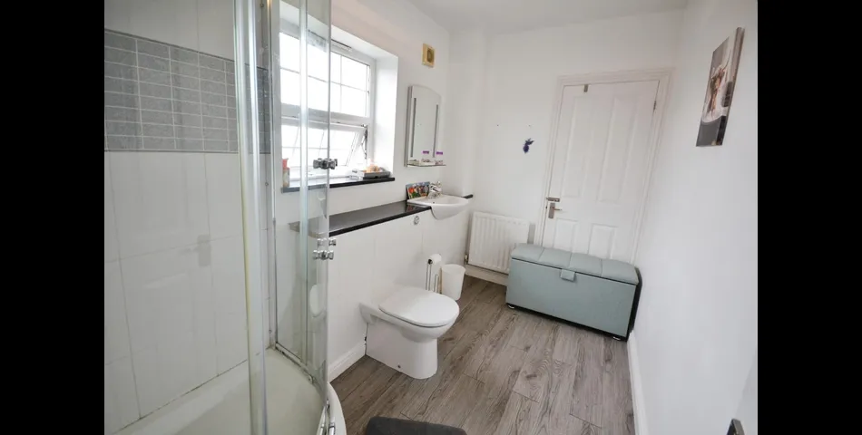 SIX BEDROOM, FOUR BATHROOM DETACHED PROPERTY