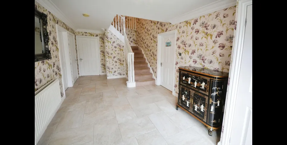 SIX BEDROOM, FOUR BATHROOM DETACHED PROPERTY