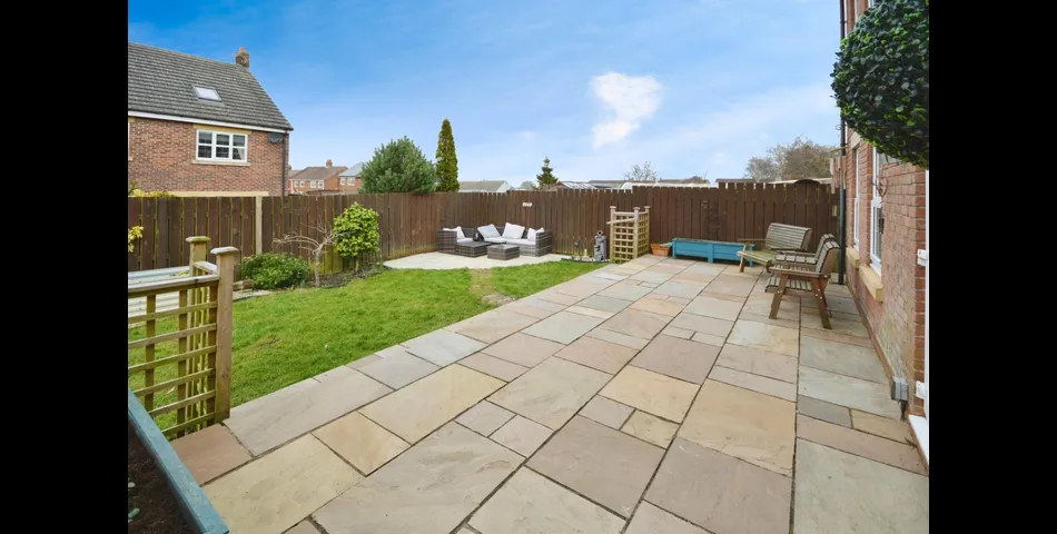 SIX BEDROOM, FOUR BATHROOM DETACHED PROPERTY