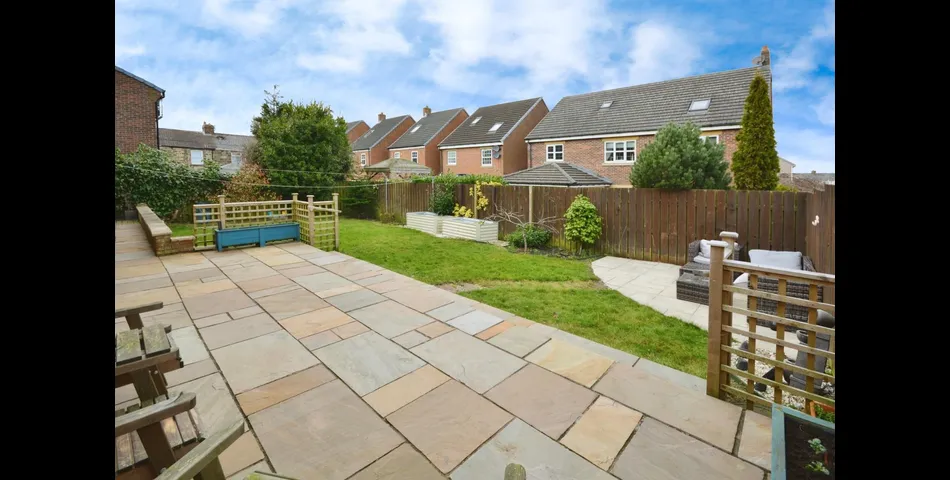SIX BEDROOM, FOUR BATHROOM DETACHED PROPERTY