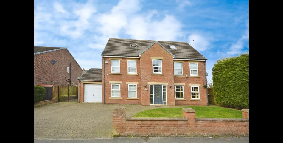 SIX BEDROOM, FOUR BATHROOM DETACHED PROPERTY