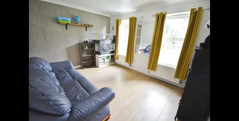 SIX BEDROOM, FOUR BATHROOM DETACHED PROPERTY