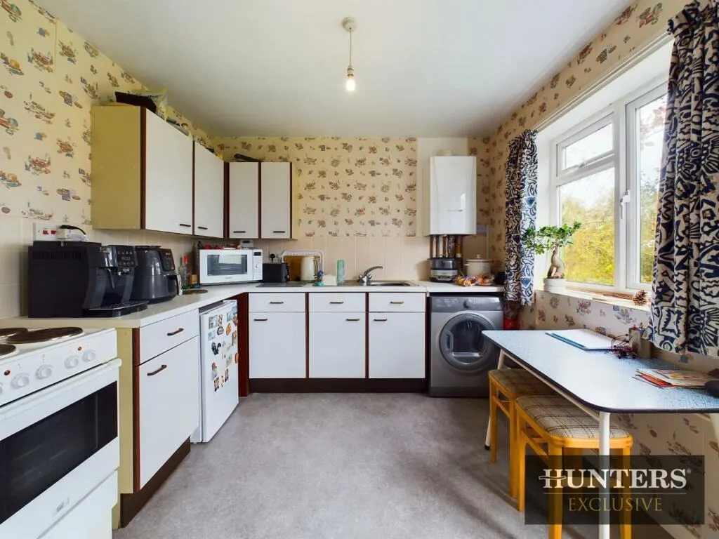 5 bed Detached Bungalow