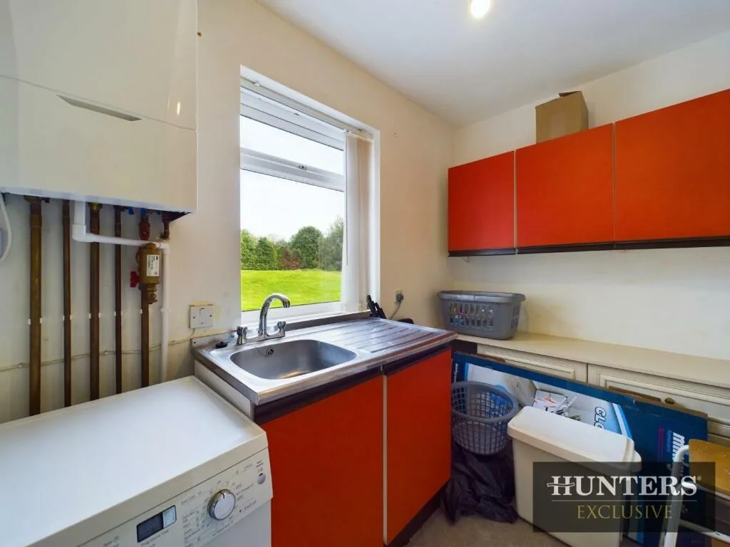 5 bed Detached Bungalow