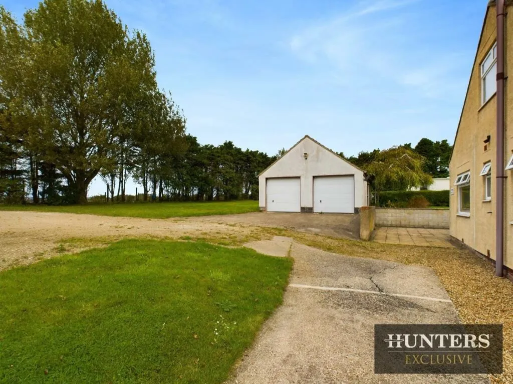5 bed Detached Bungalow