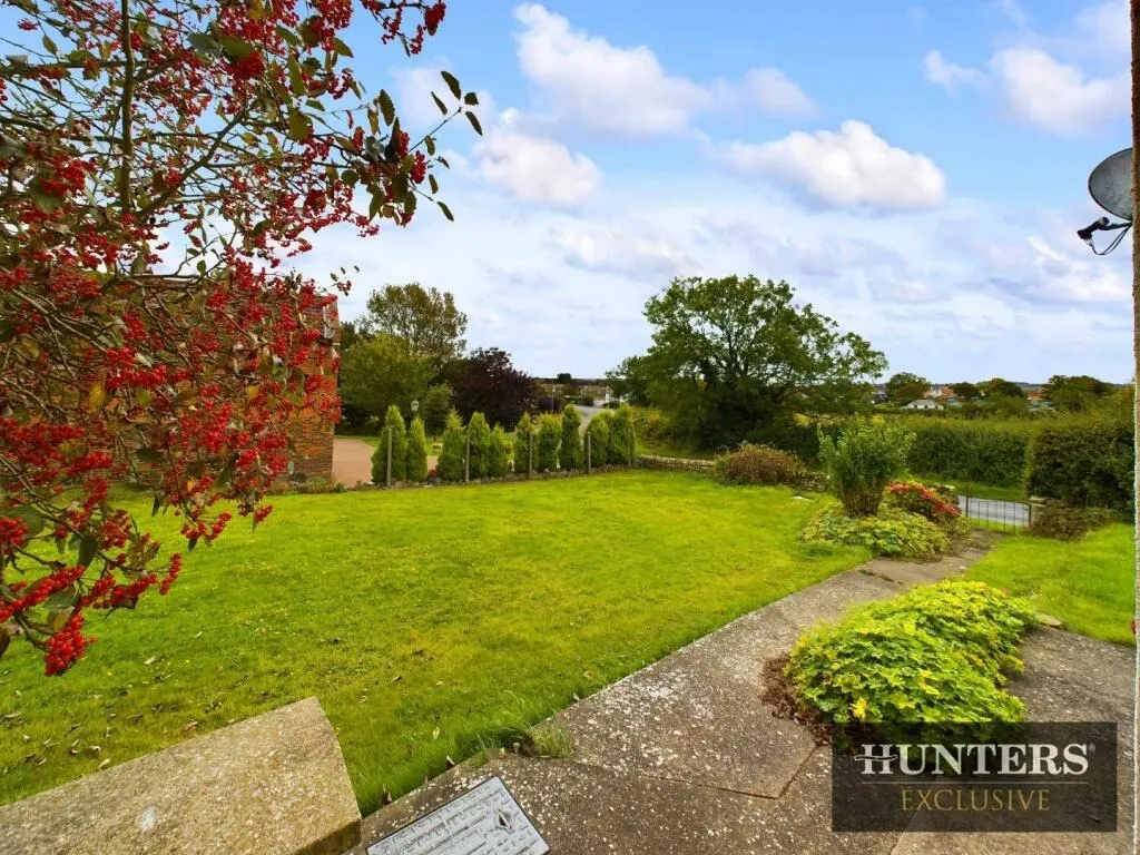 5 bed Detached Bungalow