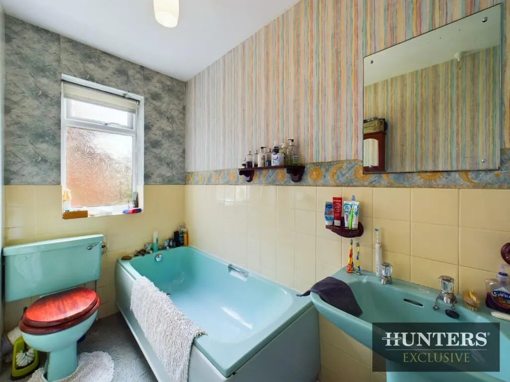 5 bed Detached Bungalow