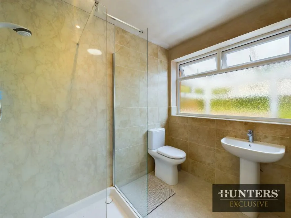 5 bed Detached Bungalow