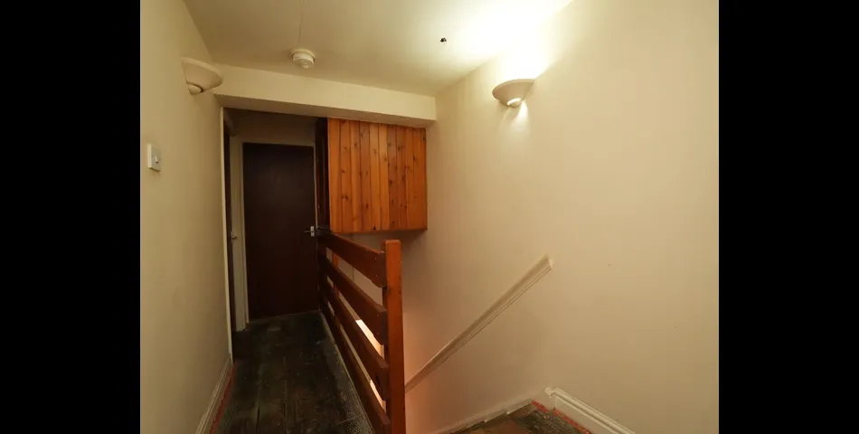 SHOP WITH ONE BEDROOM FLAT ABOVE