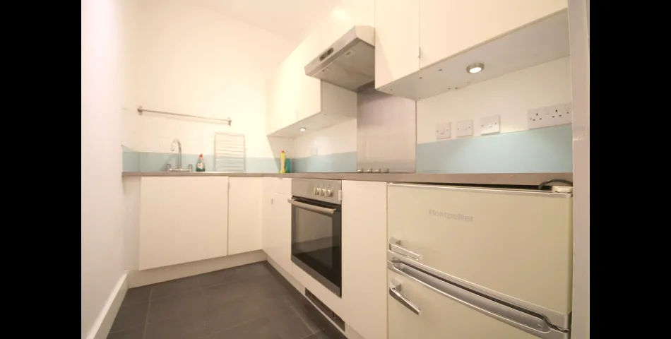 ONE BEDROOM APARTMENT