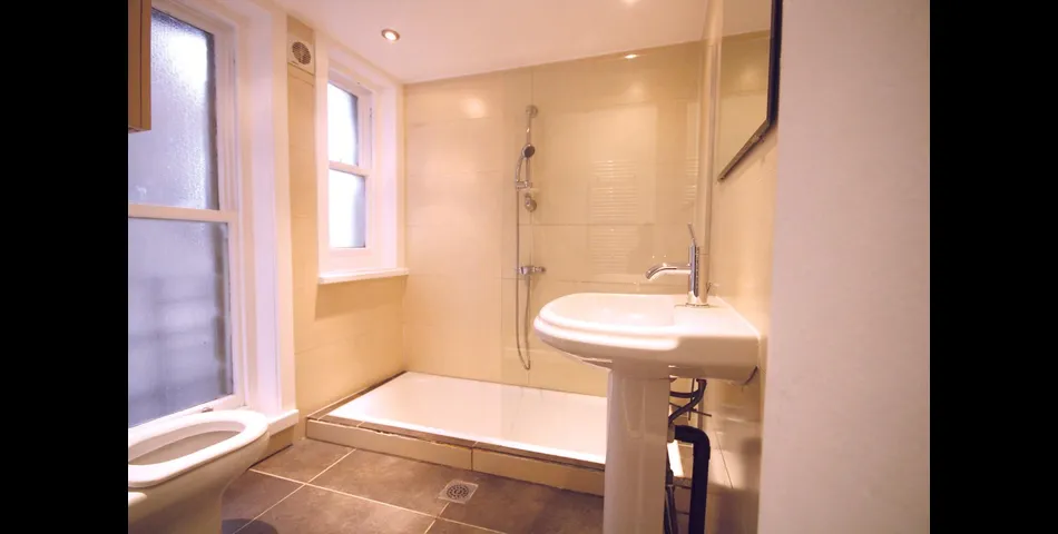 ONE BEDROOM APARTMENT