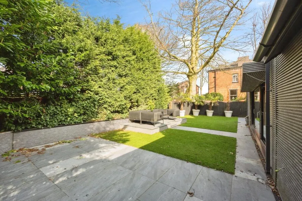 4 bed Detached