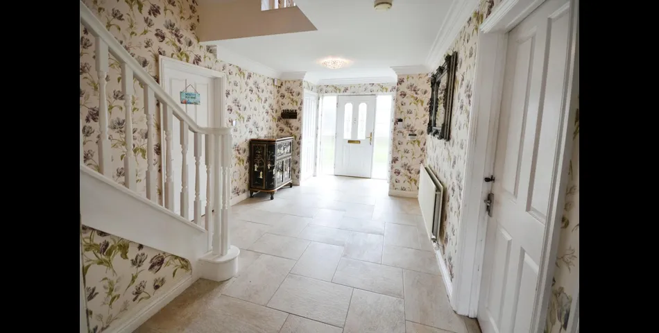 SIX BEDROOM, FOUR BATHROOM DETACHED PROPERTY