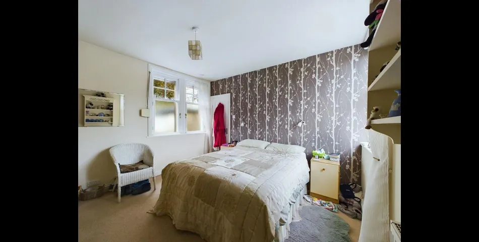 TWO BEDROOM GROUND FLOOR APARTMENT & GARAGE