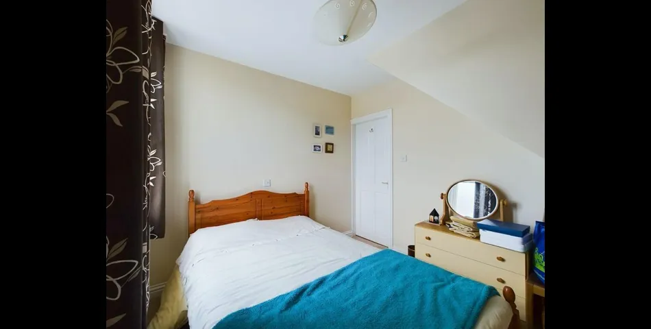 TWO BEDROOM GROUND FLOOR APARTMENT & GARAGE