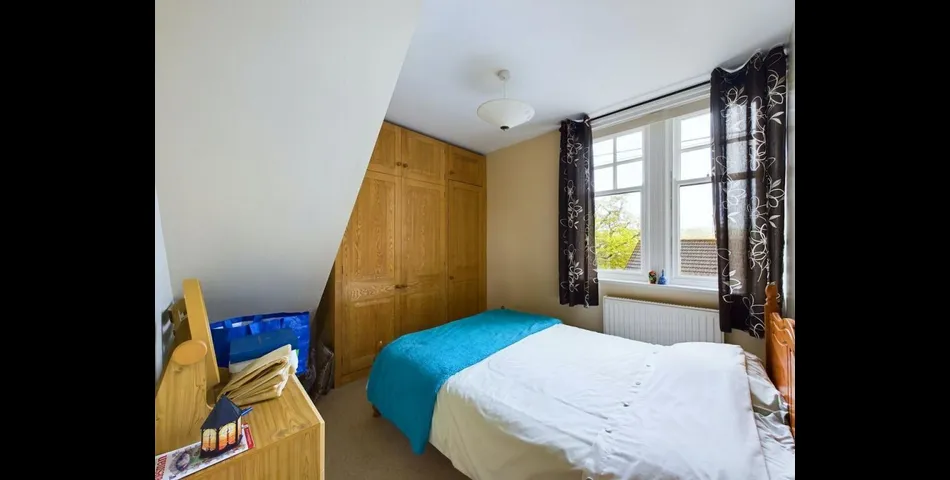 TWO BEDROOM GROUND FLOOR APARTMENT & GARAGE